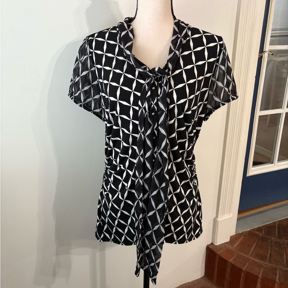 White House Black Market Geometric Black and White Blouse Size XLARGE